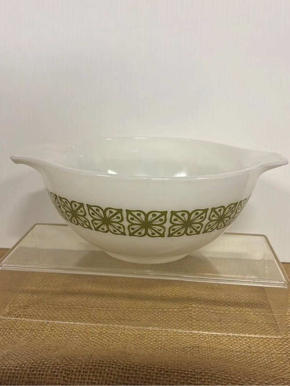 PYREX • Vintage #442 VERDE Cinderella 1.5 QT Mixing Bowl • Square Flower USA